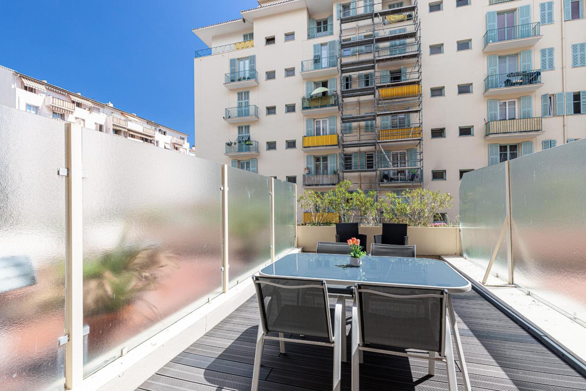1 Bdr Large Terrace Appartamento