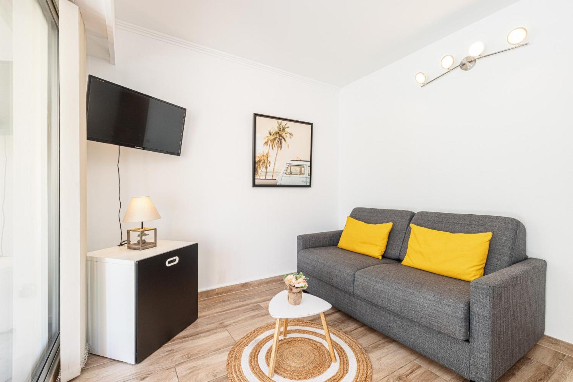 1 Bdr Large Terrace * Nizza