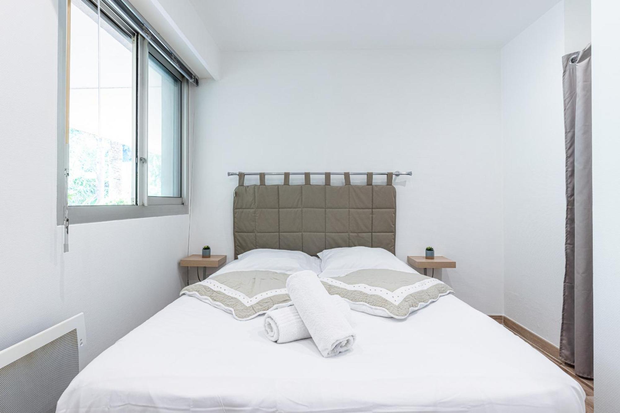 1 Bdr Large Terrace