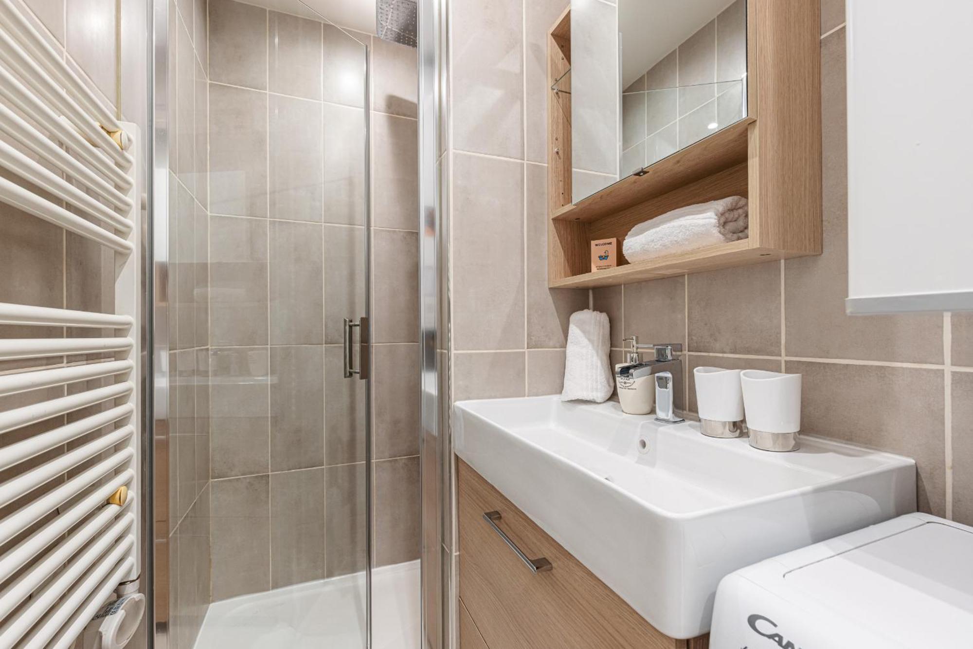 1 Bdr Large Terrace