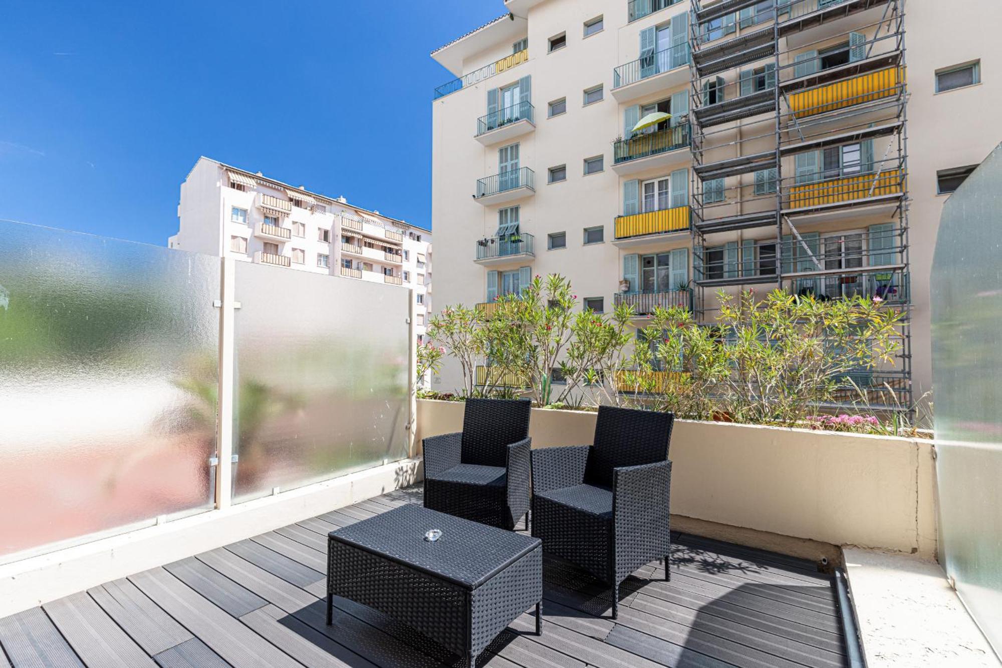 1 Bdr Large Terrace * Nizza